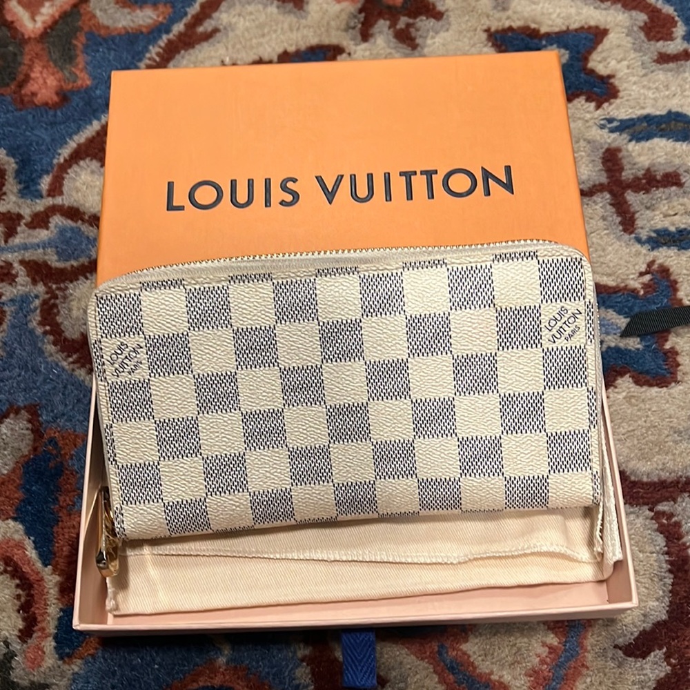 Authentic Louis Vuitton Zippy Zip wallet Damier Azur